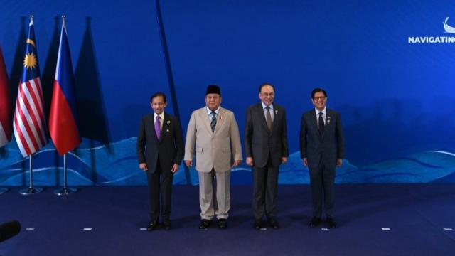 From left: Sultan Haji Hassanal Bolkiah and Yang Di-Pertuan of Brunei Darussalam, Indonesia President Prabowo Subianto, Malaysia Prime Minister Dato’ Seri Anwar Ibrahim, and Philippines President Ferdinand Romualdez Marcos.